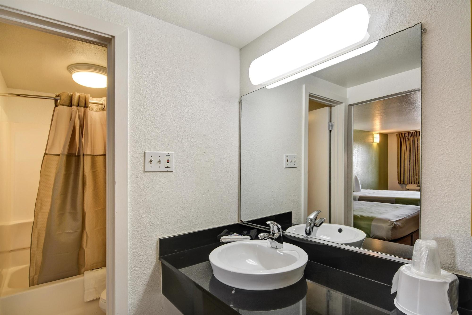 Motel 6-Dallas, Tx - Forest Lane Dış mekan fotoğraf