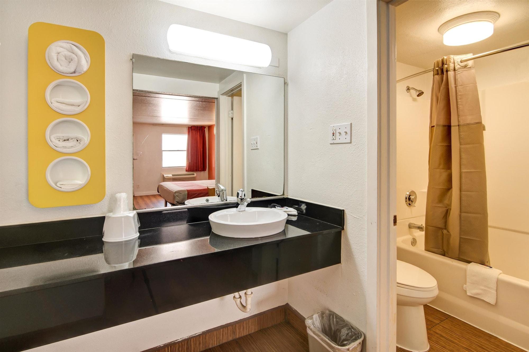 Motel 6-Dallas, Tx - Forest Lane Dış mekan fotoğraf