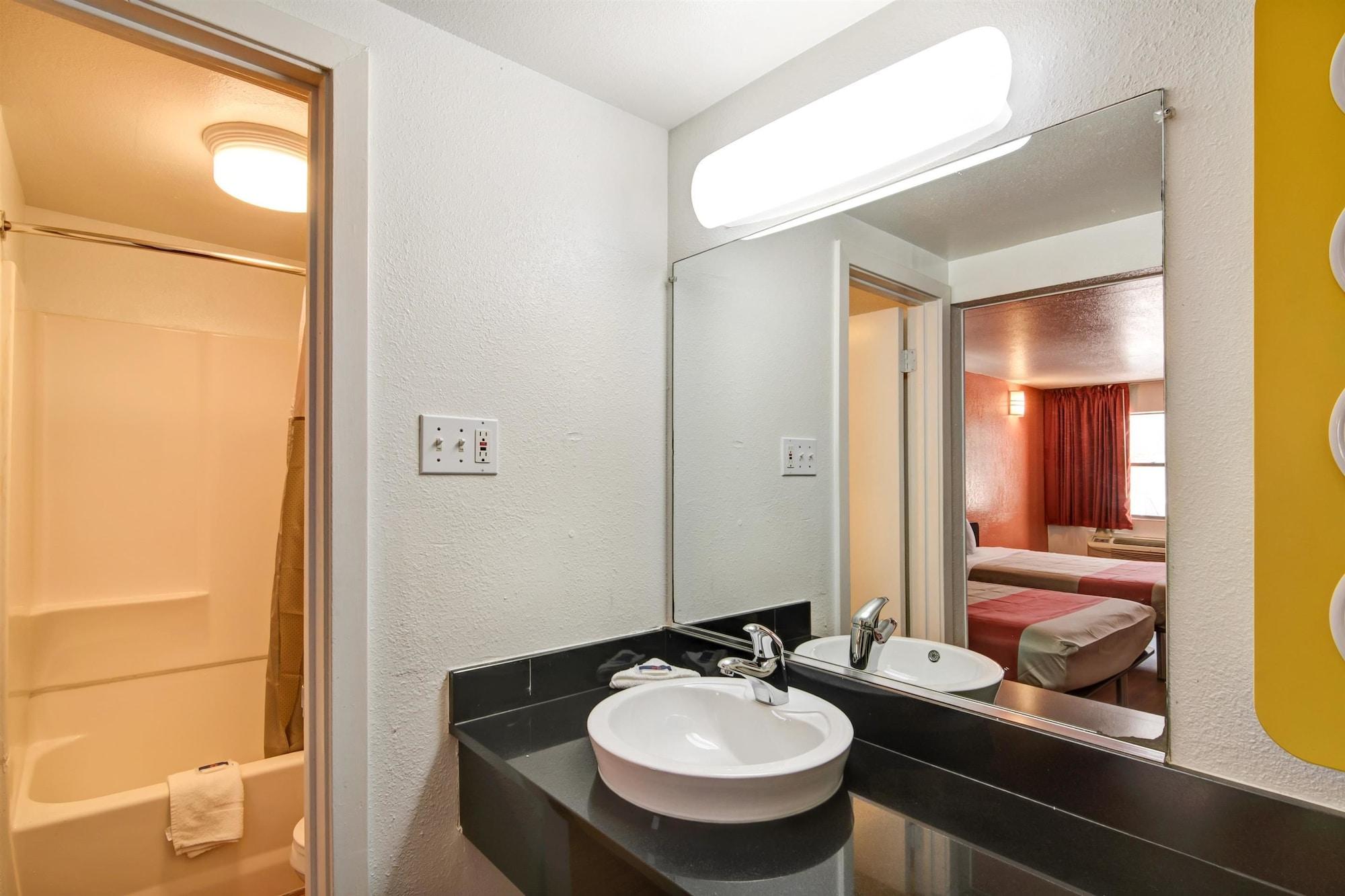Motel 6-Dallas, Tx - Forest Lane Dış mekan fotoğraf