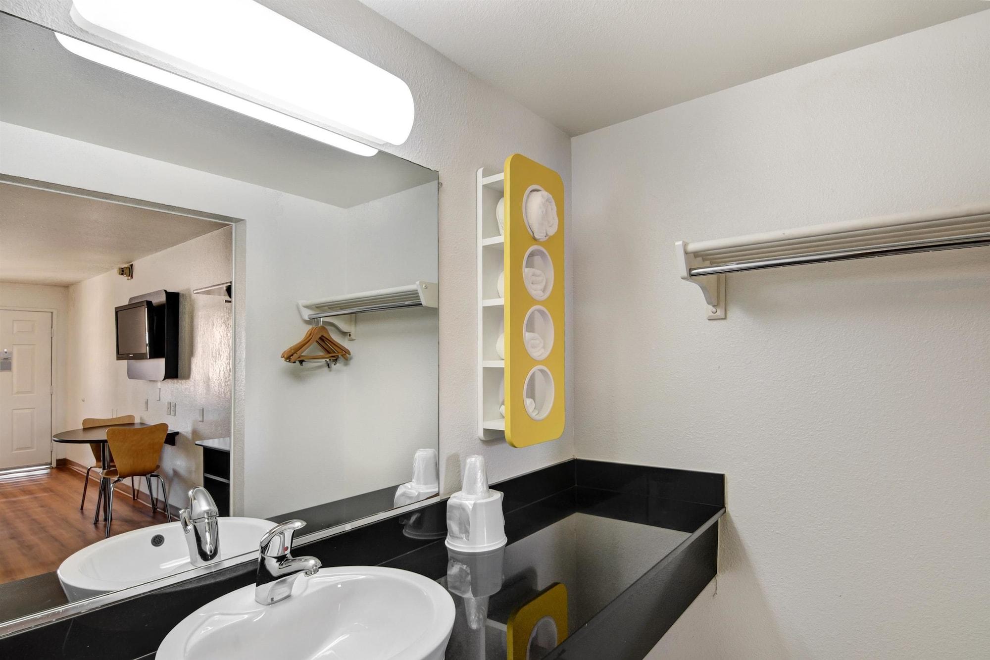 Motel 6-Dallas, Tx - Forest Lane Dış mekan fotoğraf
