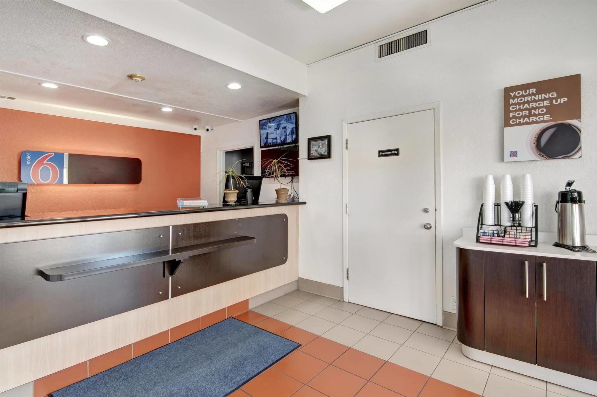 Motel 6-Dallas, Tx - Forest Lane Dış mekan fotoğraf