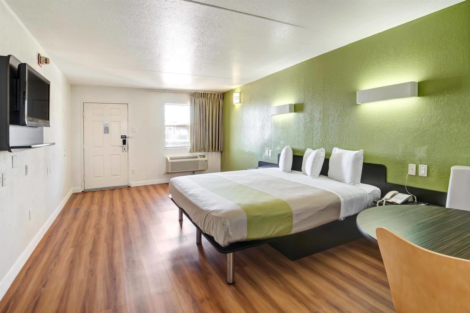 Motel 6-Dallas, Tx - Forest Lane Dış mekan fotoğraf